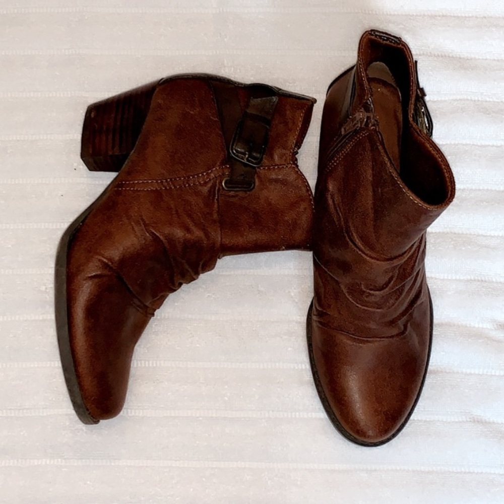 Heeled booties